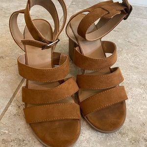 Universal Thread Brown Strappy Block Heels size 8.5